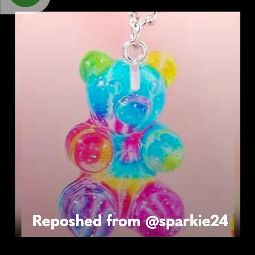 MULTICOLOR ACRYLIC TEDDY BEAR NECKLACE - Picture 8 of 8